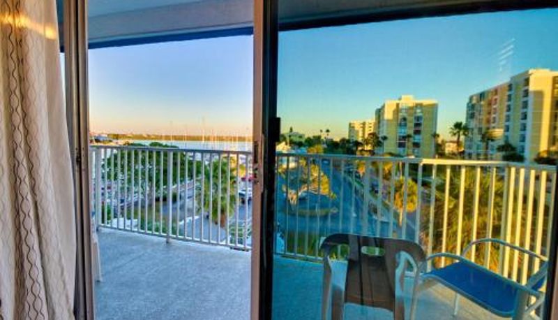 Info - Bayside Condos 29 City and bay views 659