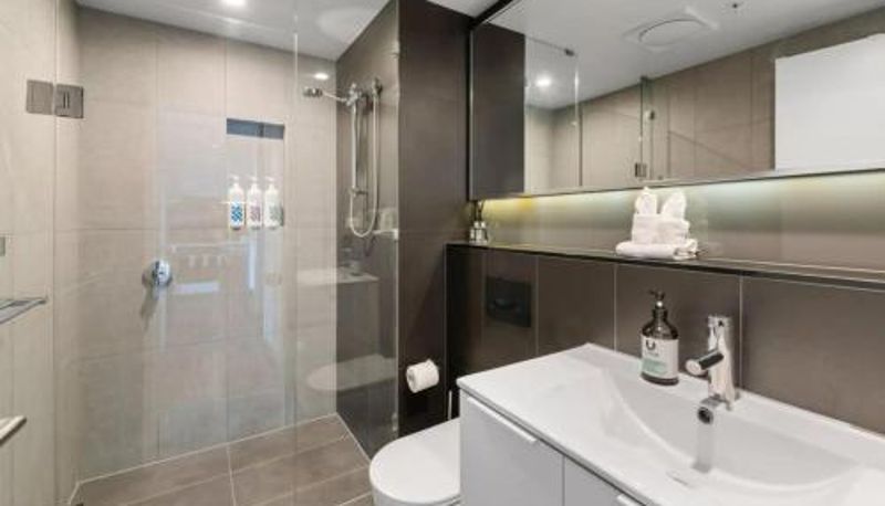 Camera standard - Modern Homely 2BR APT w Parking Bowen Hills