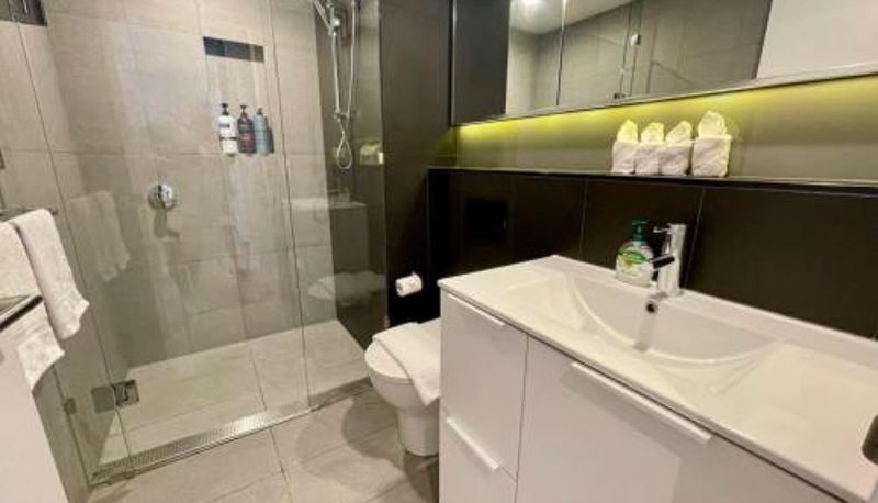 Informacje - Modern Homely 2BR APT w Parking Bowen Hills