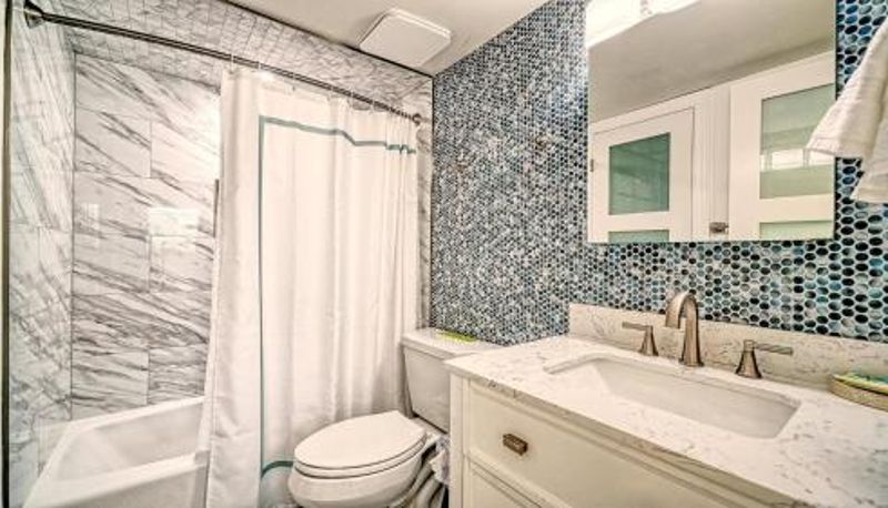 Apartment - LaPlaya 102E
