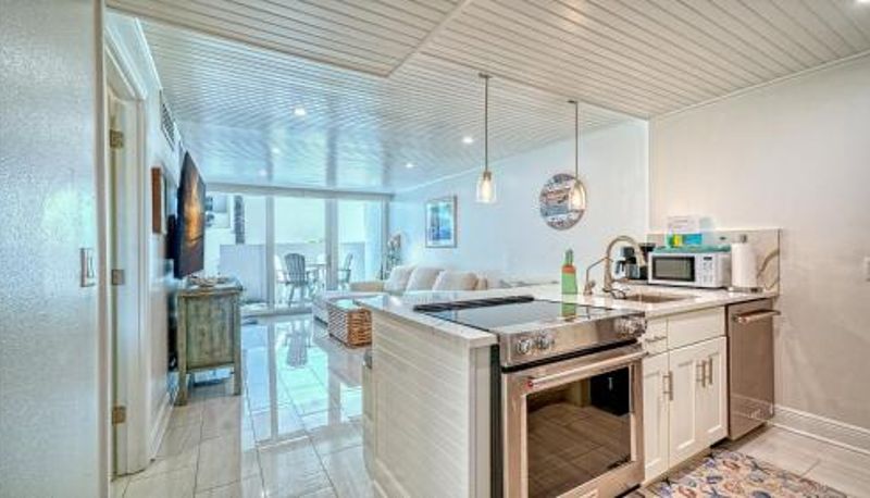 Apartment - LaPlaya 102E