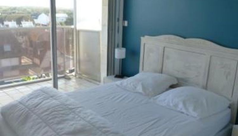 Info - 38m with terrace close to the beach