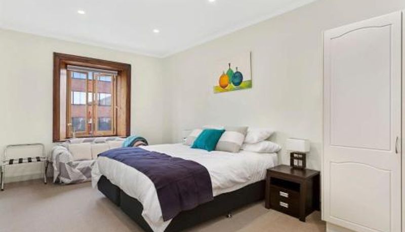 Camera standard - Heritage Building Penthouse CBD Apartment