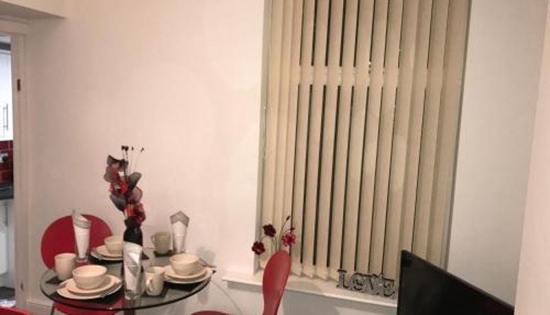 Apartament - Fantastic House with Amenities
