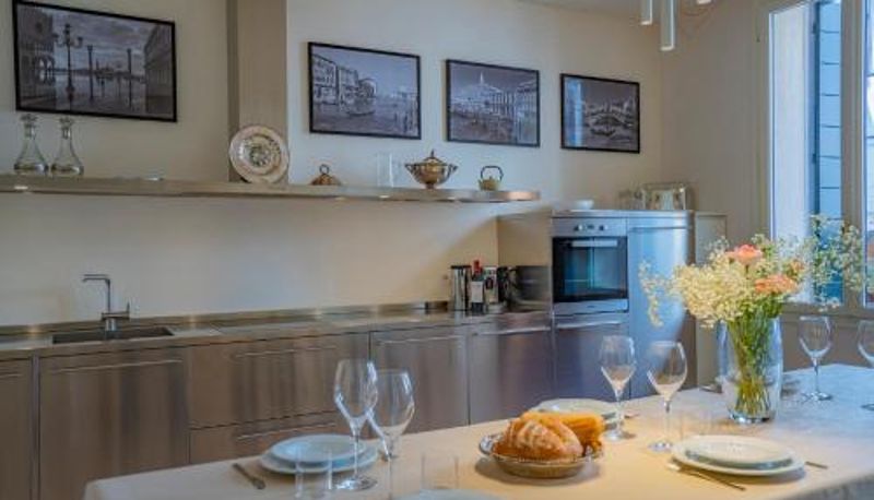 Appartement - Sartor Apartment with Canal View and Private Court
