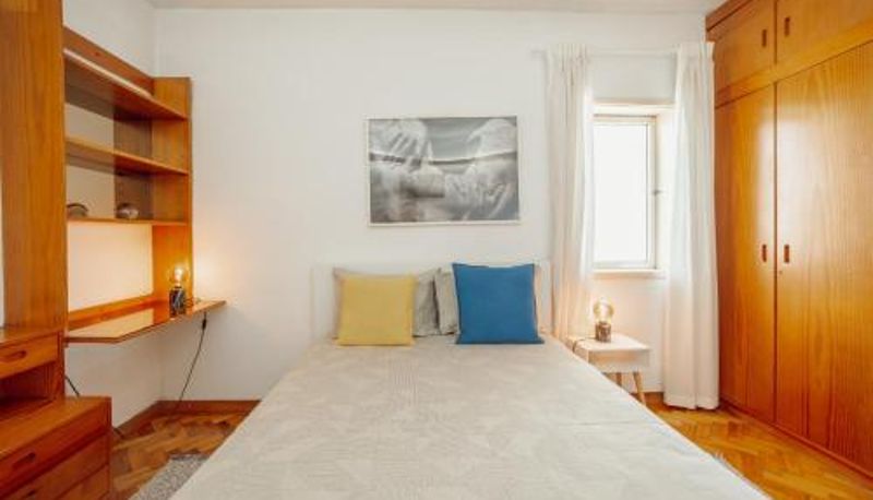 Info - Downtown Classic With Terrace by Vacationy
