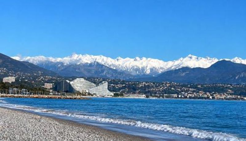 Daire - gare de Biot et Garage  proche mer Entre Nice et Cannes