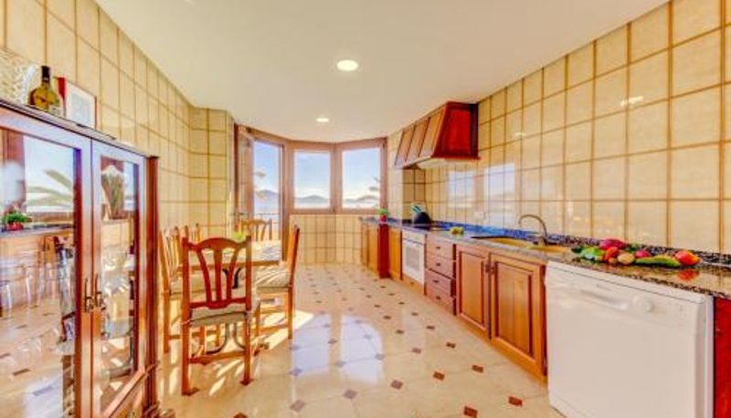 Appartement - Emma Beachfront Apartment by Sealand Villas