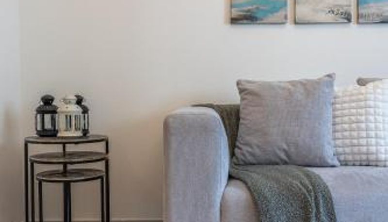 Info - Exquisite 1BDR apartment in Creek with Pool View