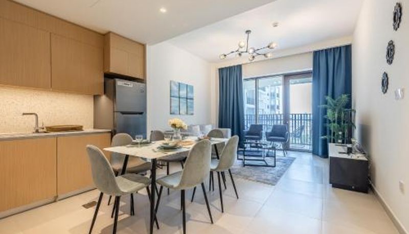 Info - Exquisite 1BDR apartment in Creek with Pool View