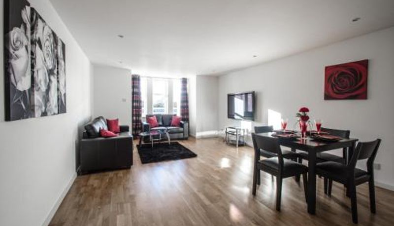 Apartment - Secure Parking Orange Apartments Polmuir 7 minutes to City Centre