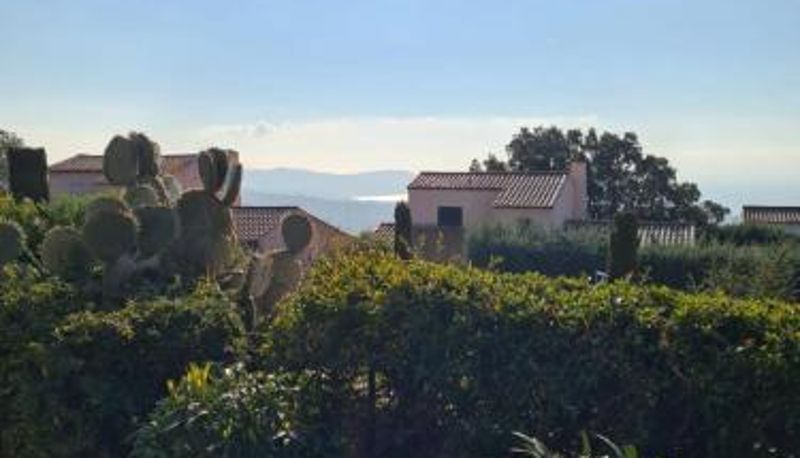Info - charming apartment - view of the Cavalaire bay
