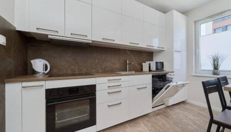 Appartement - Comfy Apartment with Parking & Balcony by Noclegi Renters
