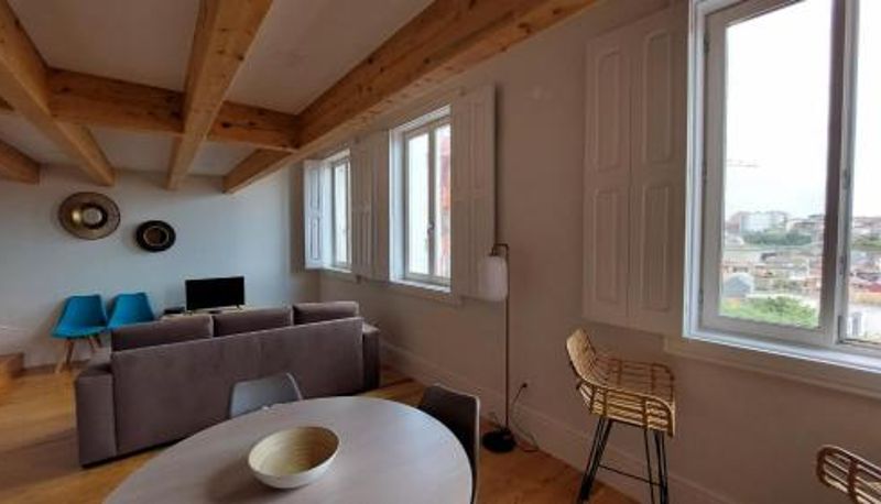 Info - Downtown Clerigos Duplex With River View by Vacationy