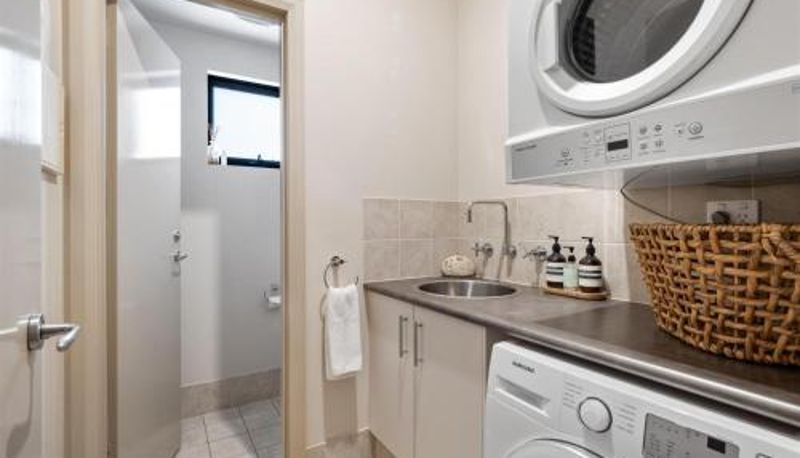 Daire - Jacaranda Lane - Sleek & Modern - Central