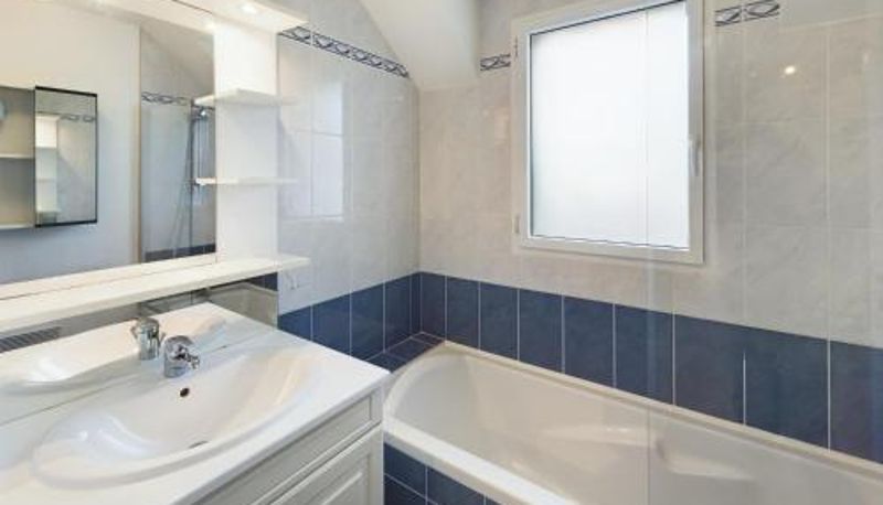 Bagno - -LITTO- Concarneau avec terrasse proche commerces