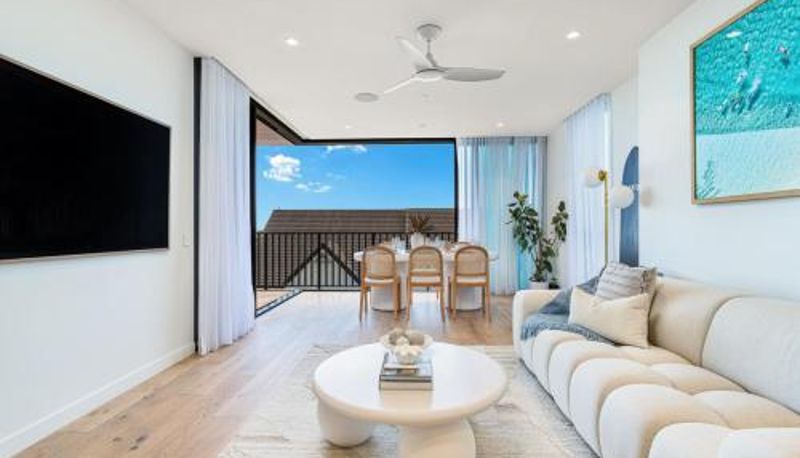 Info - Coastal Modern Paradise