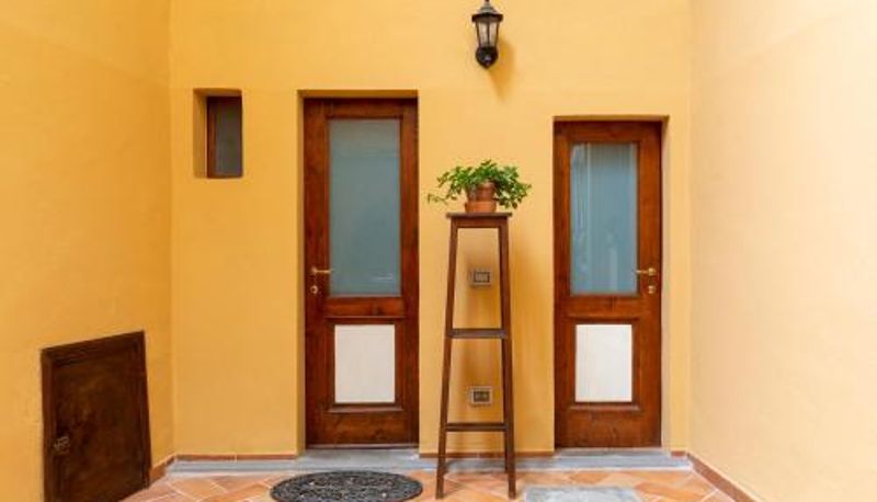 Info - The paintress home with private patio