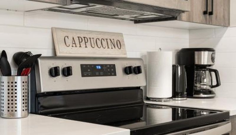 Camera standard - Heart of Hillhurst 1BR Home !