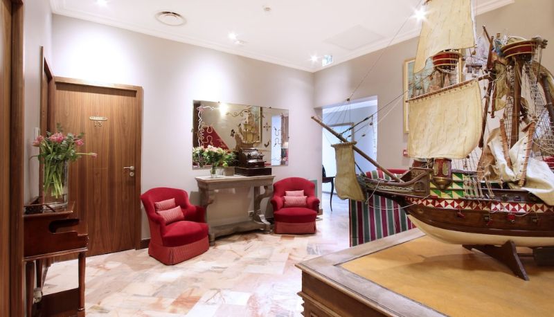 Lobby - Le Rhul