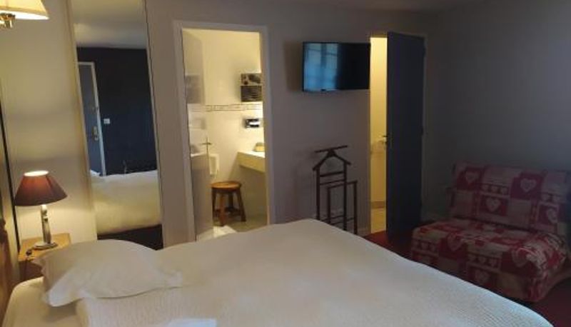 Habitación triple - Logis Auberge le centre poitou Logis de France