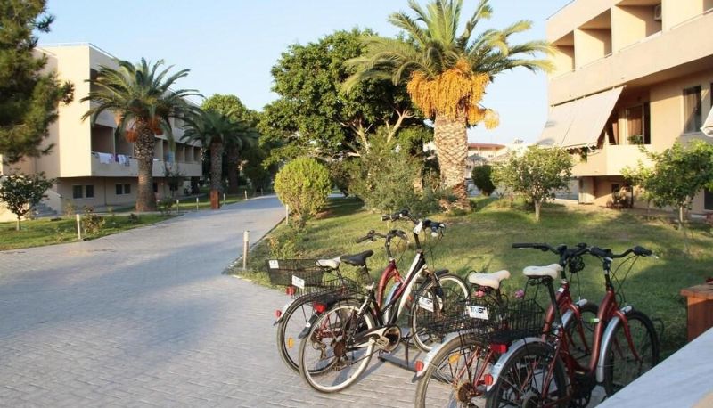 Zewnętrzna część hotelu - Roselands Hotel Bungalows