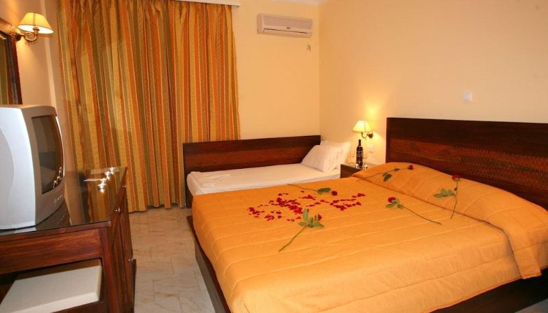 Pokój trzyosobowy - Roselands Hotel Bungalows