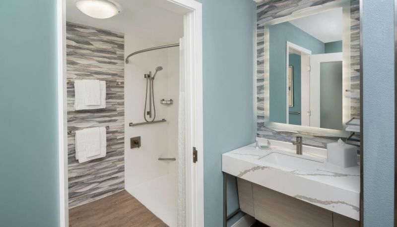 Zimmer - Courtyard by Marriott Charleston Waterfront