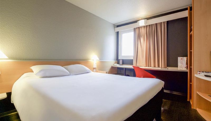 Camera - ibis Pau Lescar