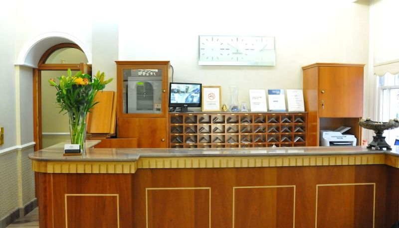 Recepción - Olympic House Hotel