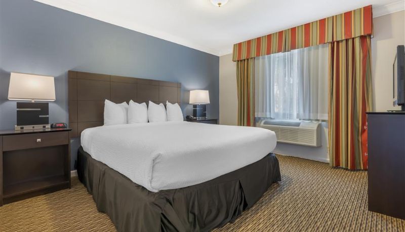 Camera - Best Western Colonial Inn