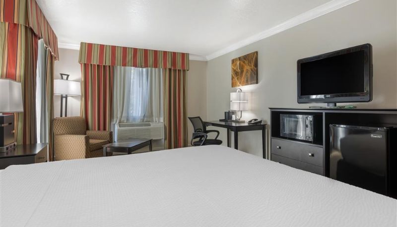 Camera - Best Western Colonial Inn