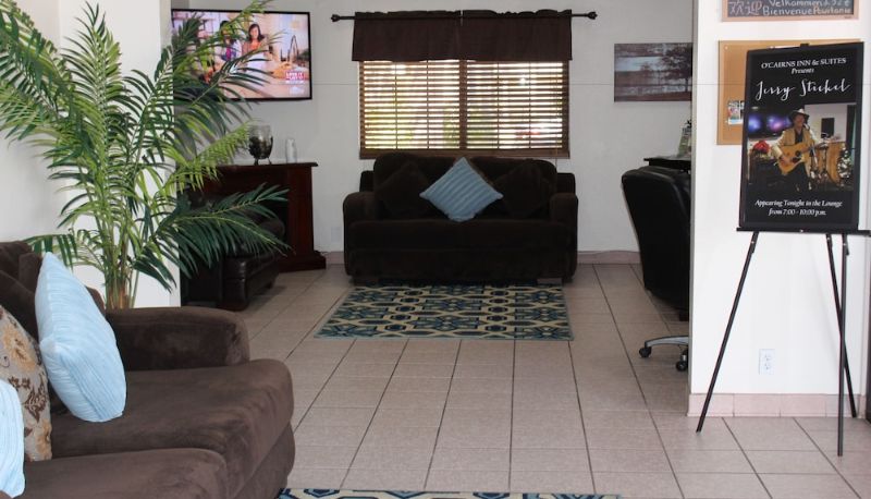 Hall - O'cairns Inn & Suites