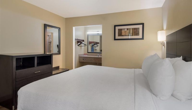 Room - SureStay Plus by Best Western Jackson