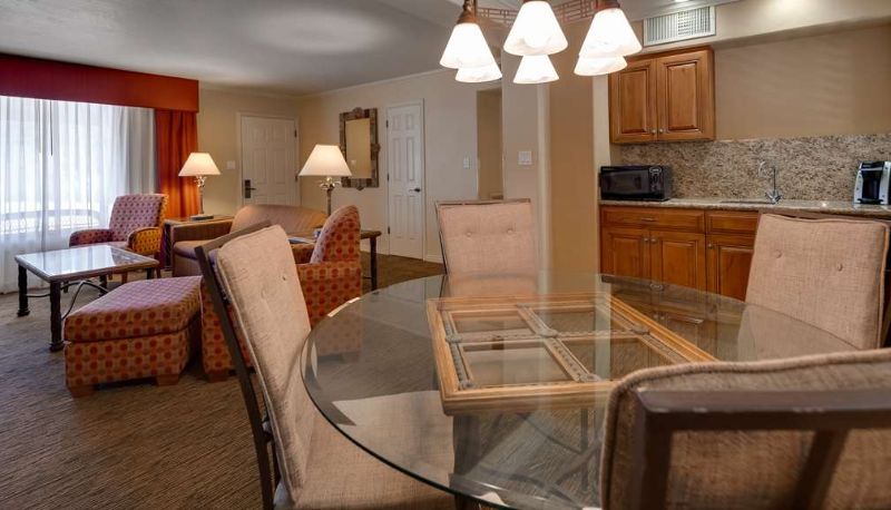 Suite - Best Western Plus Arroyo Roble Hotel & Creekside Villas