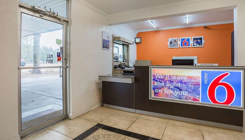 Hall - Motel 6 Brinkley