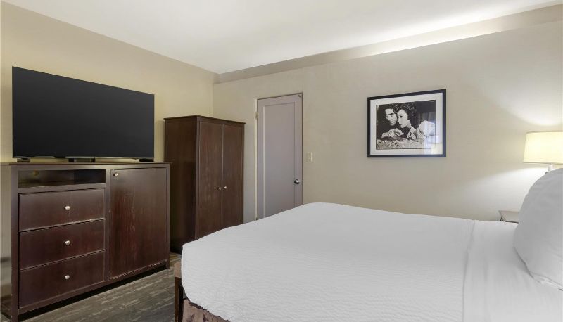 Room - Best Western Frontier Motel