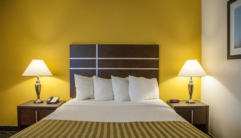 Camera - Best Western Village Inn