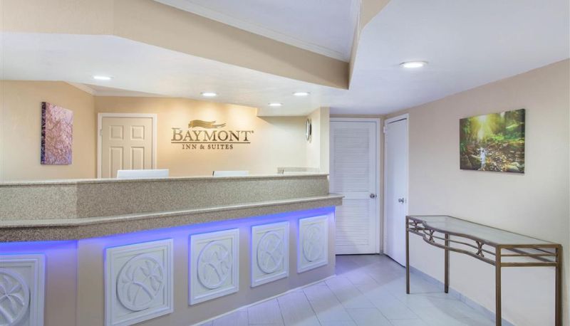 Hall - Baymont by Wyndham Lake City I-75