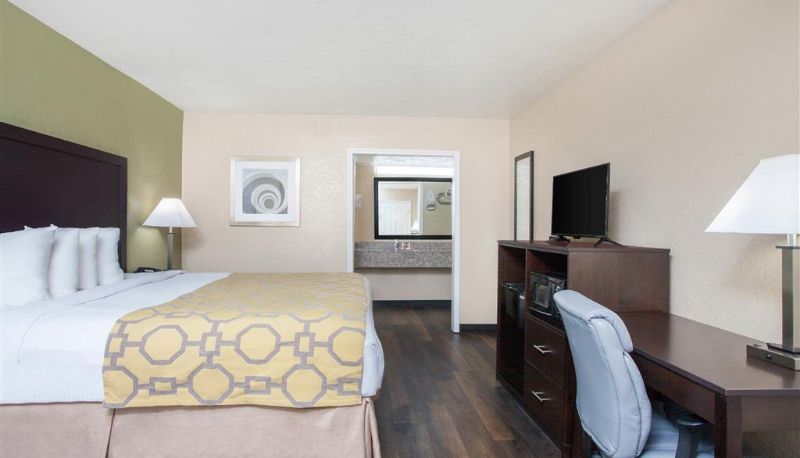 Room - Baymont by Wyndham Lake City I-75