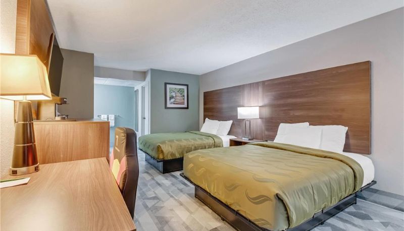 Room - Quality Inn Dalton East