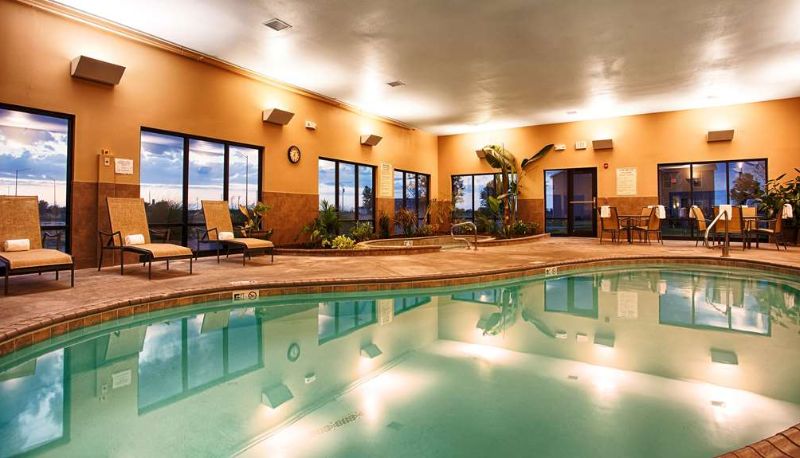 Zwembad - Best Western Plus Night Watchman Inn & Suites