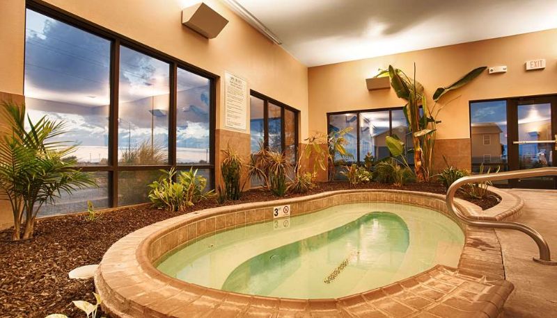Zwembad - Best Western Plus Night Watchman Inn & Suites