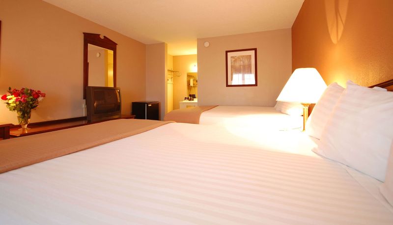 Camera - Magnuson Hotel Red Baron