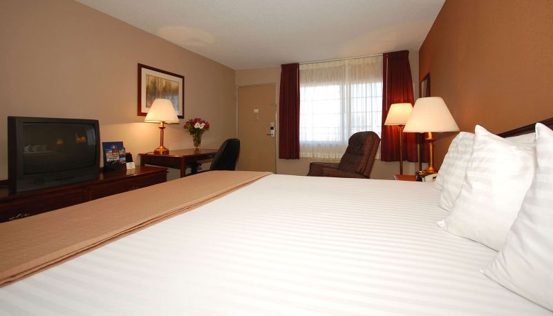 Zimmer - Magnuson Hotel Red Baron