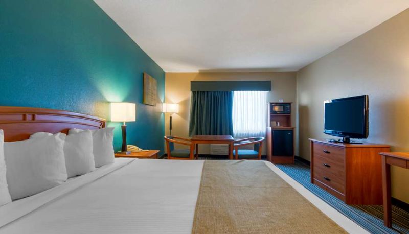 Camera - Best Western Governors Inn & Suites