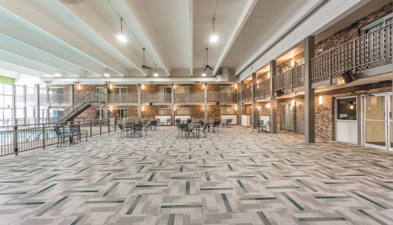 Pool - EverSpring Inn & Suites - Marshall
