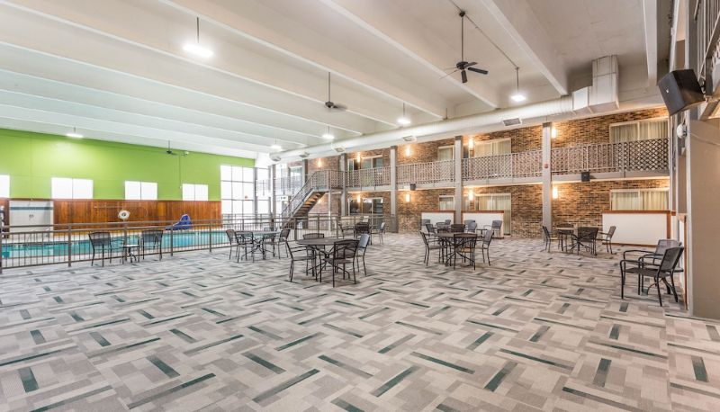 Pool - EverSpring Inn & Suites - Marshall