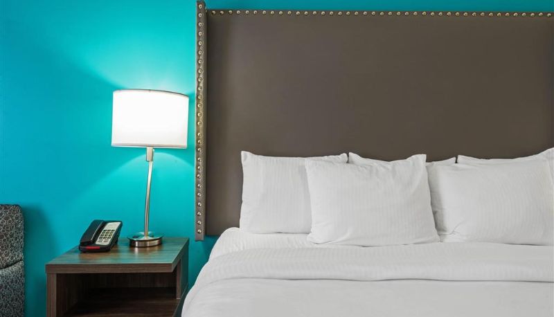 Camera - La Quinta Inn & Suites by Wyndham Jamestown