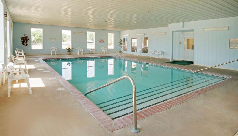 Pool - Executive Inn